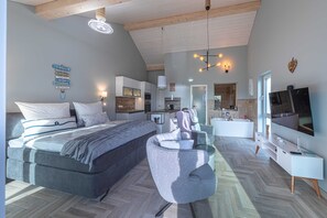 1 bedroom, in-room safe, iron/ironing board, WiFi