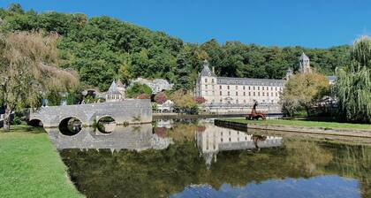 Villa Le Mirambeau â Villa de vacances de luxe en Dordogne avec piscine et 6 chambres