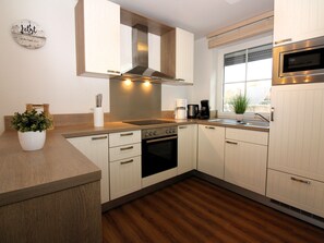 Geladeira, micro-ondas, fogão, lava-louças