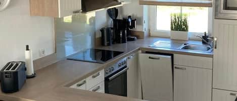 冷蔵庫、電子レンジ、オーブン、食器洗い機