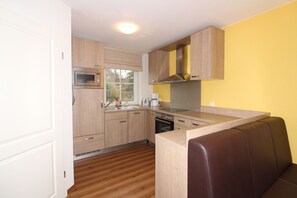 Kühlschrank, Mikrowelle, Ofen, Geschirrspüler