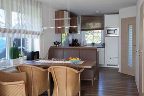 Unclassified image, 2 of 14, button