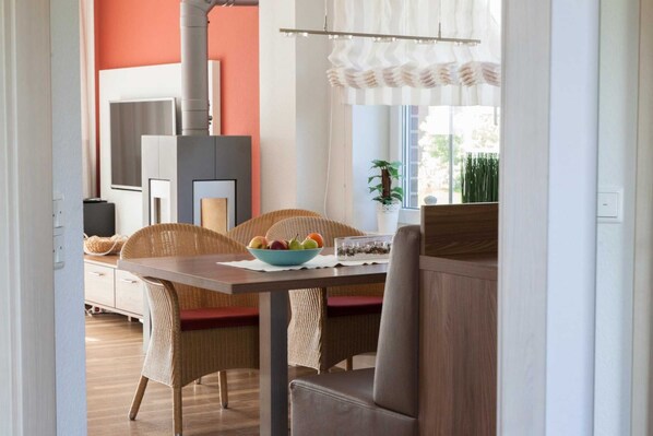 Unclassified image, 1 of 14, button