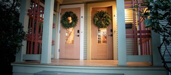 THE GREENLAKE BUNGALOW - center of seattle