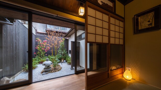 Unclassified image, 1 of 15, button - Kouhaku Nijojokita (Kyoto)