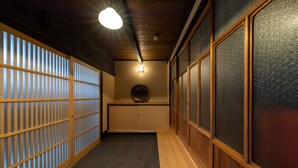 Unclassified image, 3 of 15, button - Kouhaku Nijojokita (Kyoto)