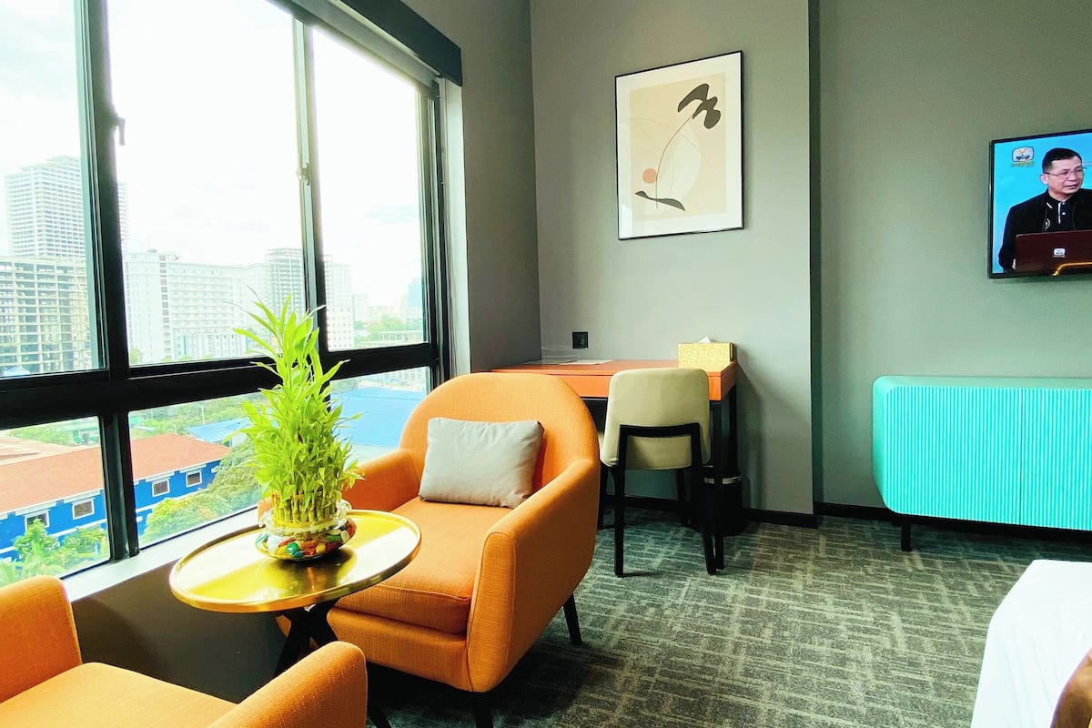 standard double room | living area | 43-inch lcd tv with satellite channels, tv, fireplace