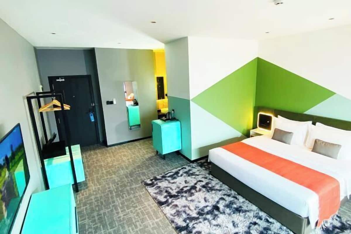 Ropa de cama de alta calidad, minibar, caja fuerte y escritorio