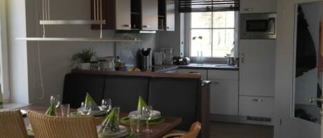 Kühlschrank, Mikrowelle, Ofen, Geschirrspüler