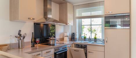 Fridge, microwave, oven, dishwasher