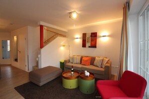 Unclassified image, 5 of 17, button