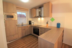 Kühlschrank, Mikrowelle, Ofen, Geschirrspüler