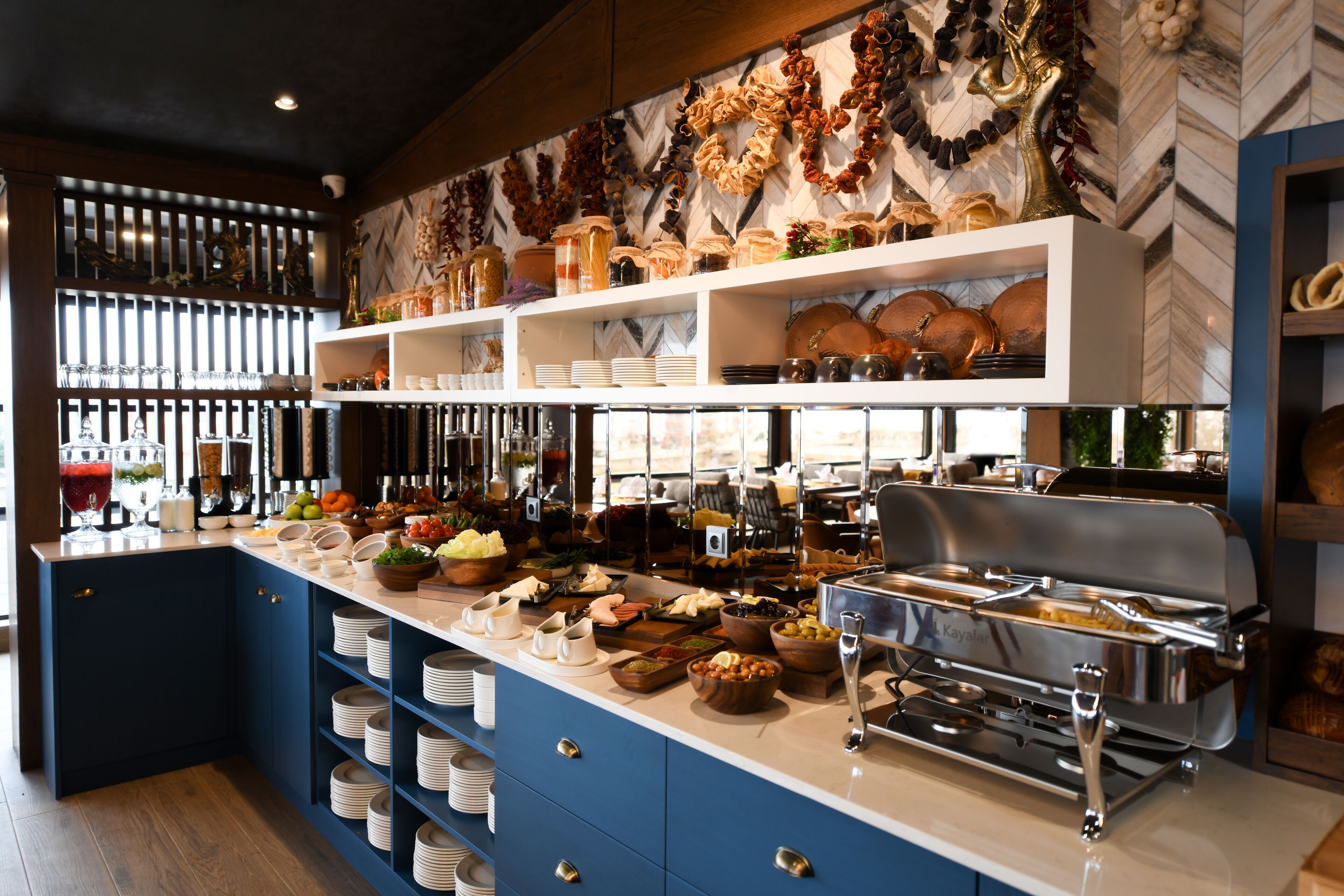 朝食 (ビュッフェ)、毎日提供 (無料)