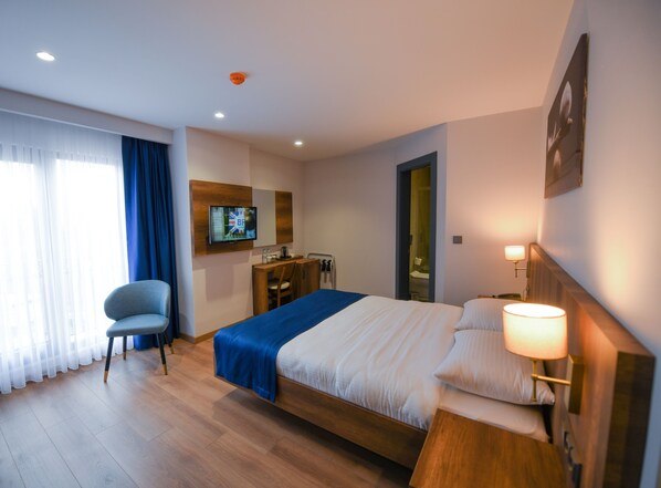 Artículos del minibar gratis y caja de seguridad en la habitación 