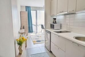 Exclusive Studio | Private kitchen | Stovetop, cookware/dishes/utensils - Apartamente Onix Blue (Navodari)