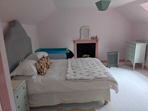 2 bedrooms, WiFi - Laundry Cottage (Ardpatrick)