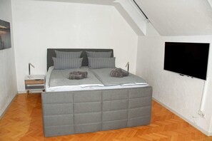 3 bedrooms, travel crib, WiFi, bed sheets
