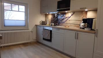 KĂŒhlschrank, Mikrowelle, Ofen, GeschirrspĂŒler