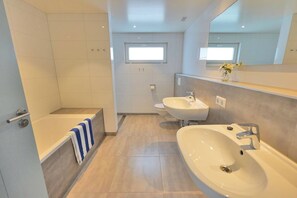 Bathtub, toilet paper