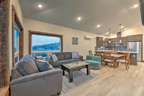 TV, fireplace, books - Sanderling Sea Cottages, Unit 5 w/ Ocean Views! (Waldport)