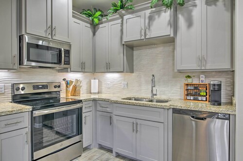 3 Mi to Downtown: Relaxing Stay in Edinburg Apt!