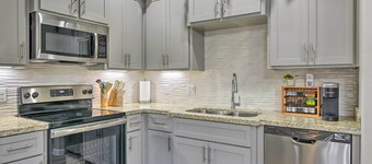 3 Mi to Downtown: Relaxing Stay in Edinburg Apt!