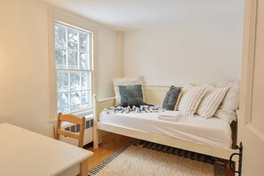 4 Schlafzimmer, Bügeleisen/Bügelbrett, WLAN, Bettwäsche