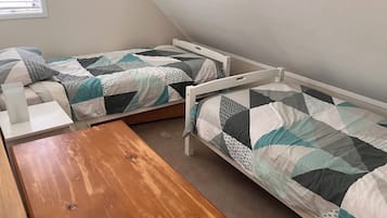 1 bedroom, bed sheets