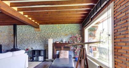 Apartamento "Ático en el centro de Laredo" con vistas a la montaña y terraza; admite mascotas