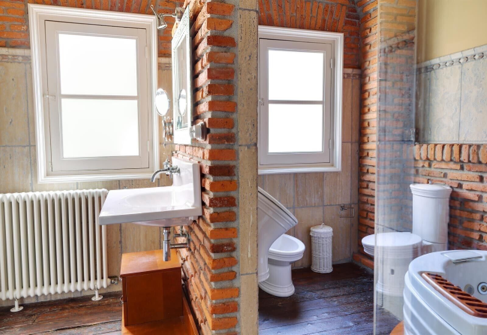 Badekar, hårtørrer, håndklæder