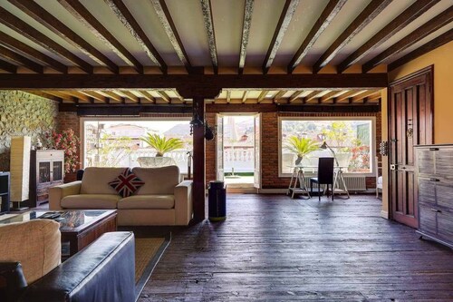 Pet-Friendly Apartment "Ático en el centro de Laredo" with Mountain View & Terrace