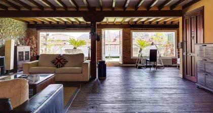 Pet-Friendly Apartment "Ático en el centro de Laredo" with Mountain View & Terrace