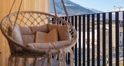 Ferienwohnung 'Adler Living Attika Wohnung' mit Bergblick, Terrasse & WLAN