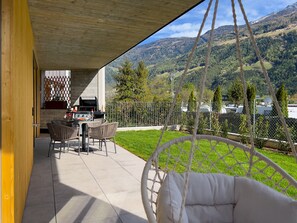 Outdoor dining - Adler Living Garden Apartment with Mountain View, Private Garden & Wi-Fi (Naturns)