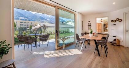 Adler Living Gartenwohnung mit Bergblick, privatem Garten und WLAN