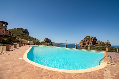 Villa L'Estasi Tanca Piras by the Pool with Sea View, Terrace, BBQ, Wi-Fi