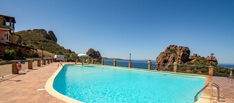 Villa L'Estasi Tanca Piras by the Pool with Sea View, Terrace, BBQ, Wi-Fi