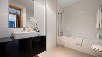 Bathtub, hair dryer, towels