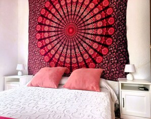 2 habitaciones, tabla de planchar con plancha, wifi y ropa de cama 