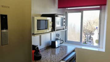 Een magnetron, een oven, een kookplaat