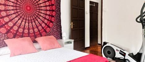 2 slaapkamers, een strijkplank/strijkijzer, wifi, beddengoed