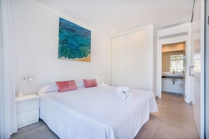 3 slaapkamers, een strijkplank/strijkijzer, gratis wifi, beddengoed