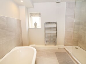 Cottage | Bathroom - Castle Hill (Bakewell)