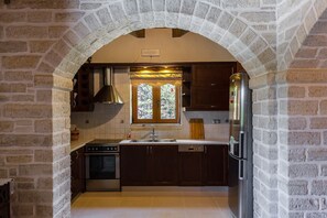 Refrigerador, microondas, horno y lavavajillas 