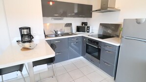 Private kitchen - 2-Room Apt in Sète with Terrace and Garage (Sète)