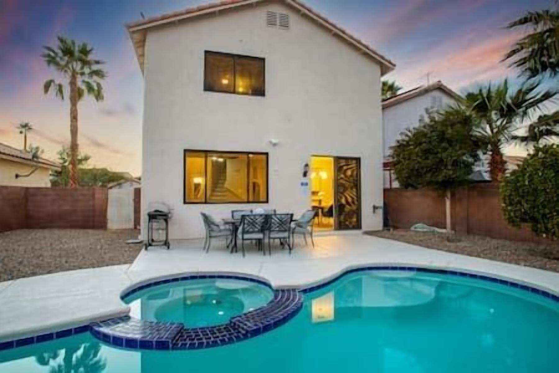 ❤️Newly Remodeled 3BR Vegas home w Pool & Spa!