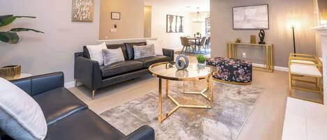 テレビ、書斎 / ワークスペース