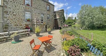 GĂźte familial tout confort avec jeux et jardin, proche voie verte et riviĂšre