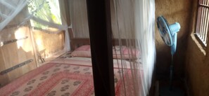 2 bedrooms, iron/ironing board, free WiFi