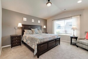 3 bedrooms, desk, iron/ironing board, free WiFi